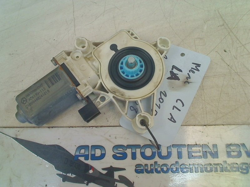 Motor Raammechaniek Links Achter CLA (118.3) 2020, Gebruikt, Mercedes-Benz AG, Mercedes-Benz, Mercedesstraße 120, Stuttgart 70372, , Duitsland