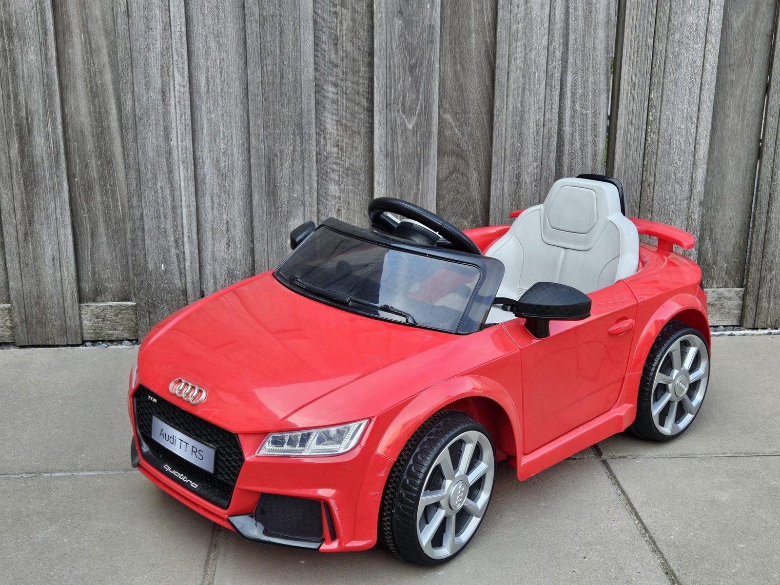Rode Audi TT RS elektrische kinderauto, Ophalen, Gebruikt