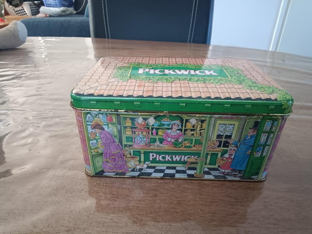 Vintage Pickwick theeblik met nostalgische afbeeldingen, Verzamelen, Blikken, Gebruikt, Thee, Pickwick, Ophalen of Verzenden