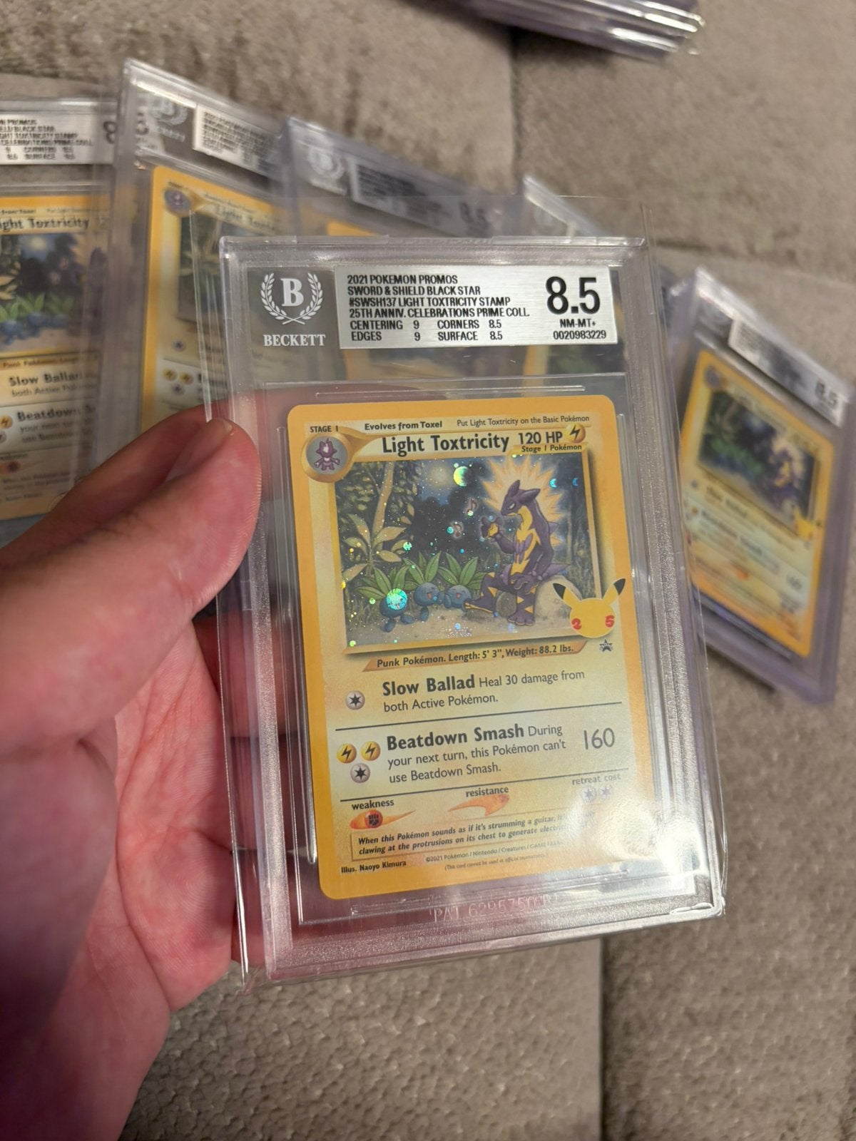 Pokemon Light Toxtricity SWSH137 – BGS 8.5 – 25th, Ophalen of Verzenden, Zo goed als nieuw