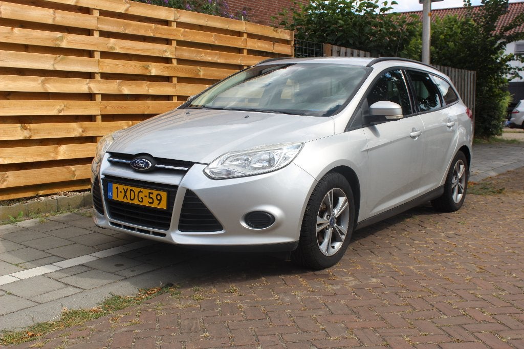 Ford Focus 1.0 Ecoboost 74KW Wagon 2014 Grijs, Stof, Zwart, 100 pk, USB