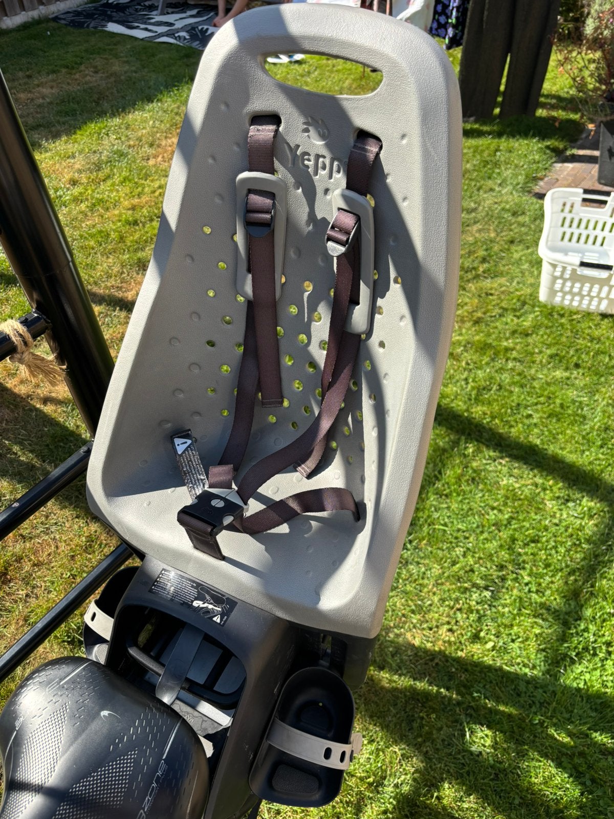 Thule Yepp fietszitje achterzitje + easyfit adapter grijs, Fietsen en Brommers, Fietsaccessoires | Fietsstoeltjes, Ophalen, Achterzitje
