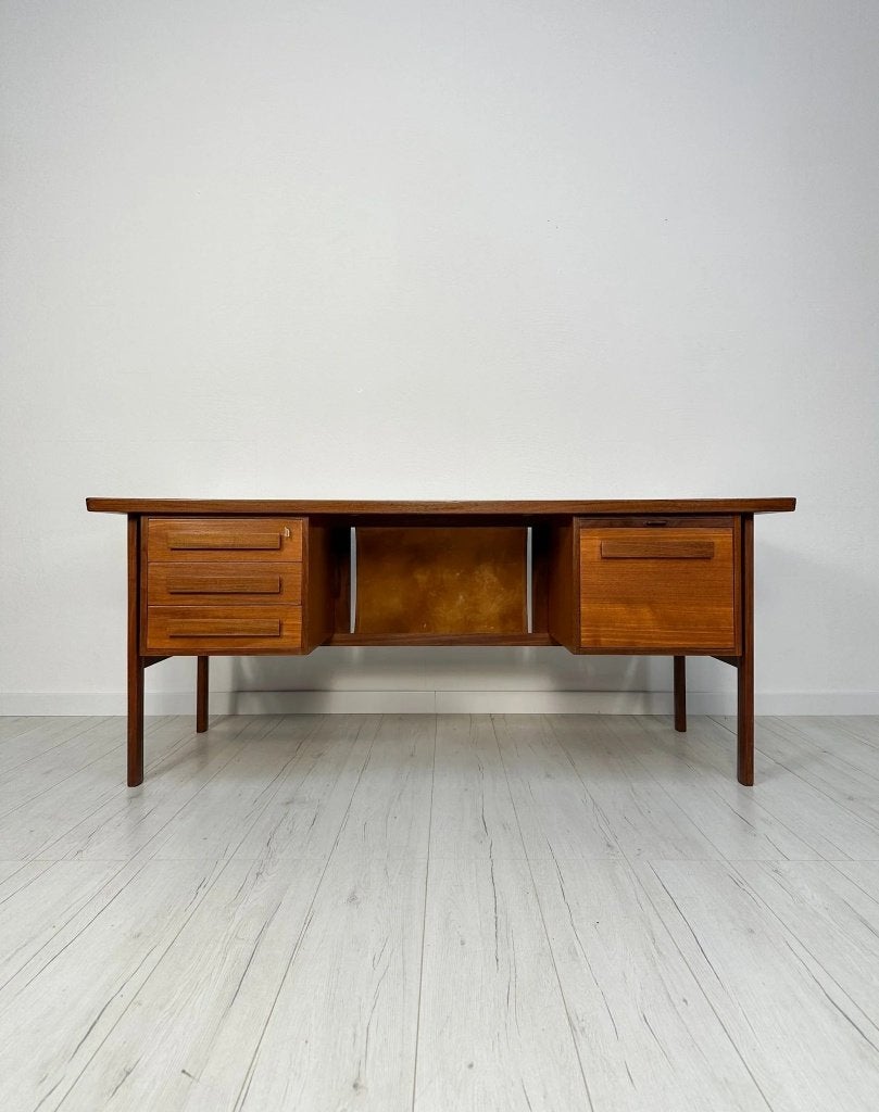 Peter Løvig Nielsen vrijstaand teak bureau Deens jaren 60, Huis en Inrichting, Vintage, Ophalen of Verzenden, Zo goed als nieuw