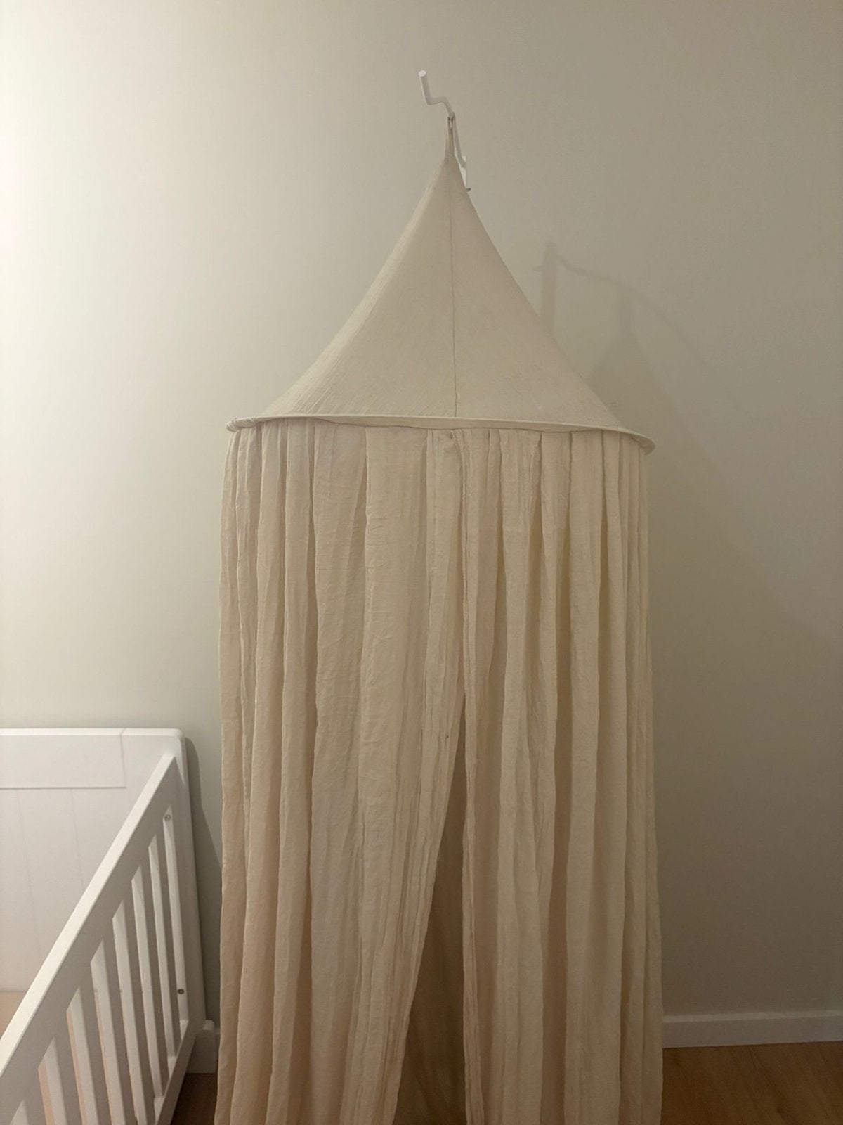 Mooie nougat kleur klamboe voor babybedje twee stuks, Ophalen, Zo goed als nieuw, 160 tot 180 cm, Minder dan 70 cm