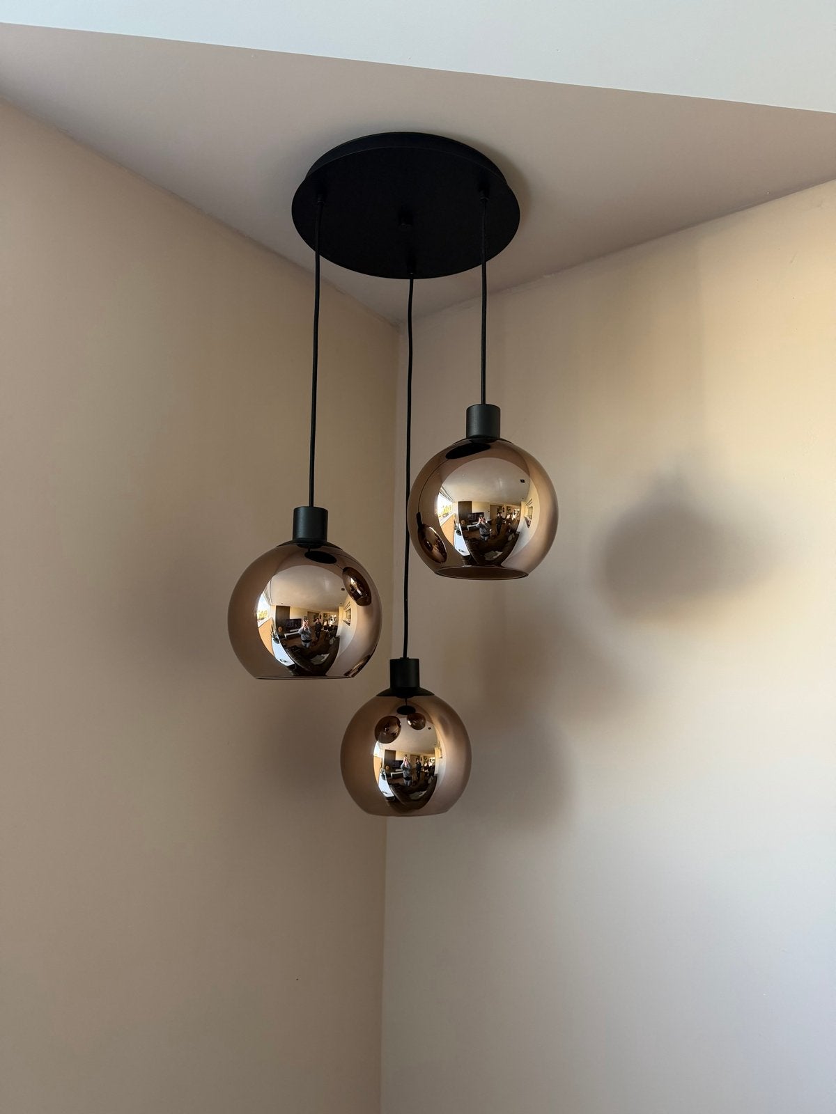 Moderne hanglamp met 3 gekleurde glazen bollen, Ophalen, Zo goed als nieuw, Glas
