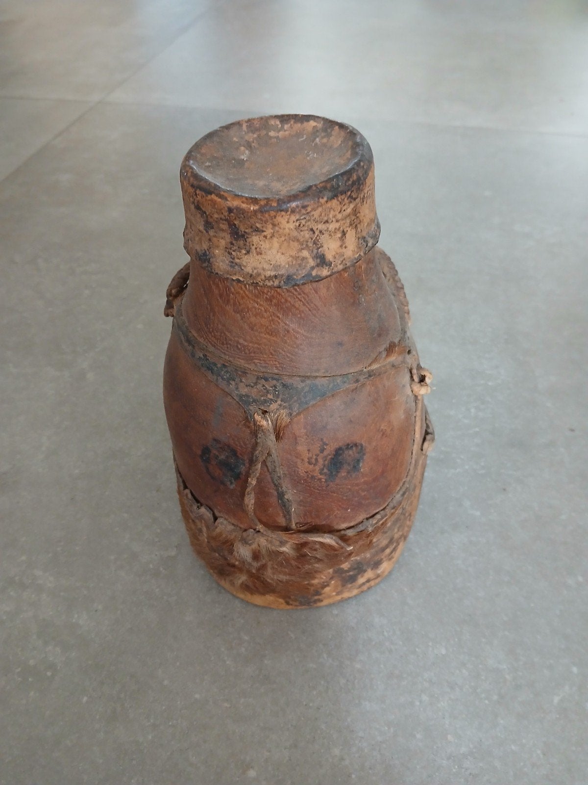 Turkana/ Afrikaanse houten pot met deksel, Antiek en Kunst, Ophalen