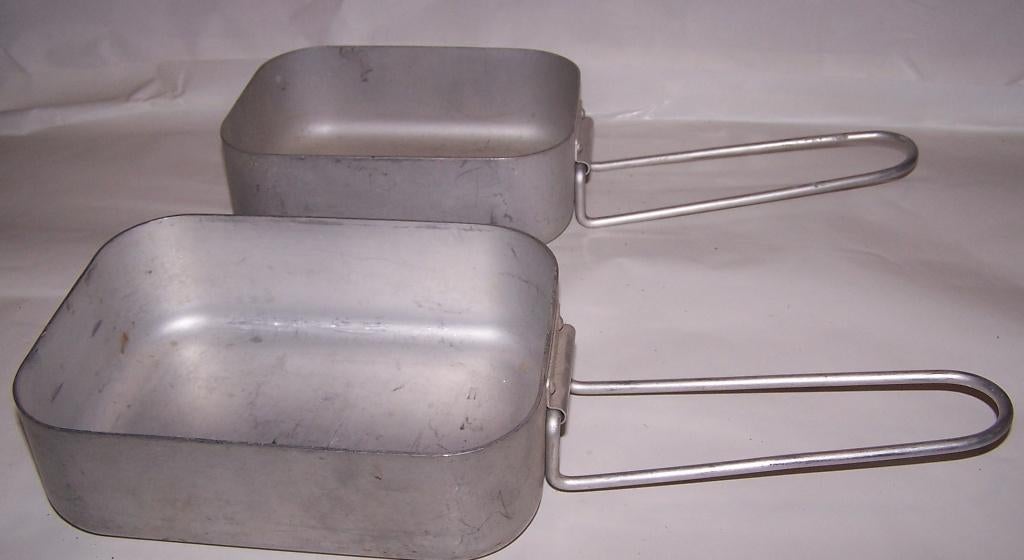 Originele vintage Nederlandse set Mess Tins. Aluminium. Izgs, Ophalen of Verzenden, Landmacht, Nederland, Overige typen