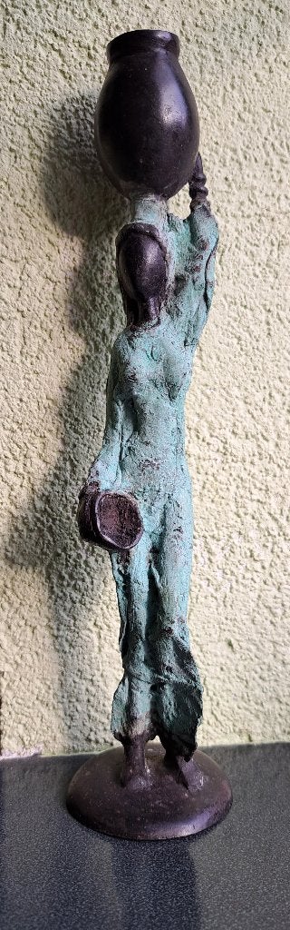 Sculptuur...vrouwtje met waterkuik, Ophalen of Verzenden