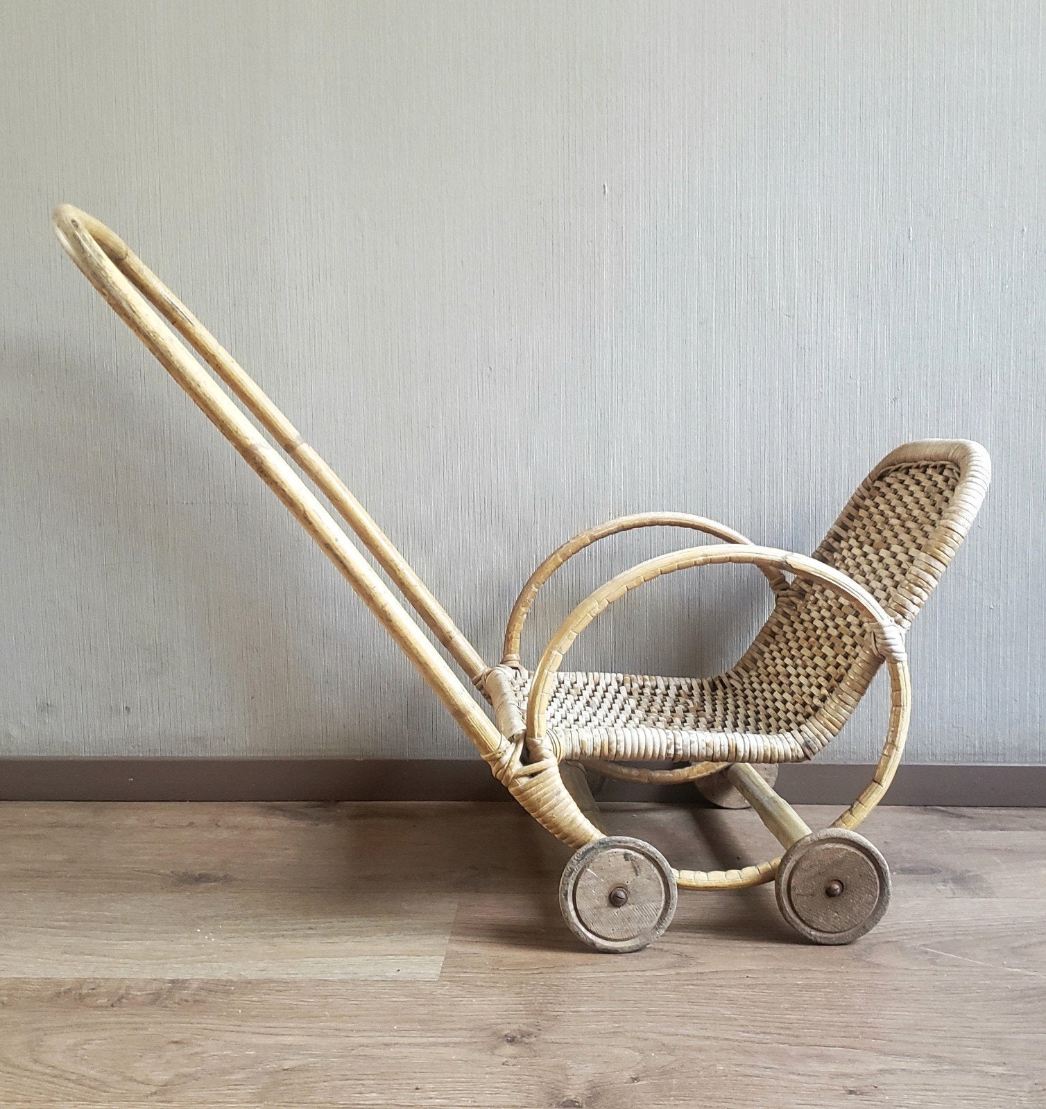 Grote oude rieten poppenwagen / poppen wandelwagen, Kinderen en Baby's, Ophalen, Gebruikt