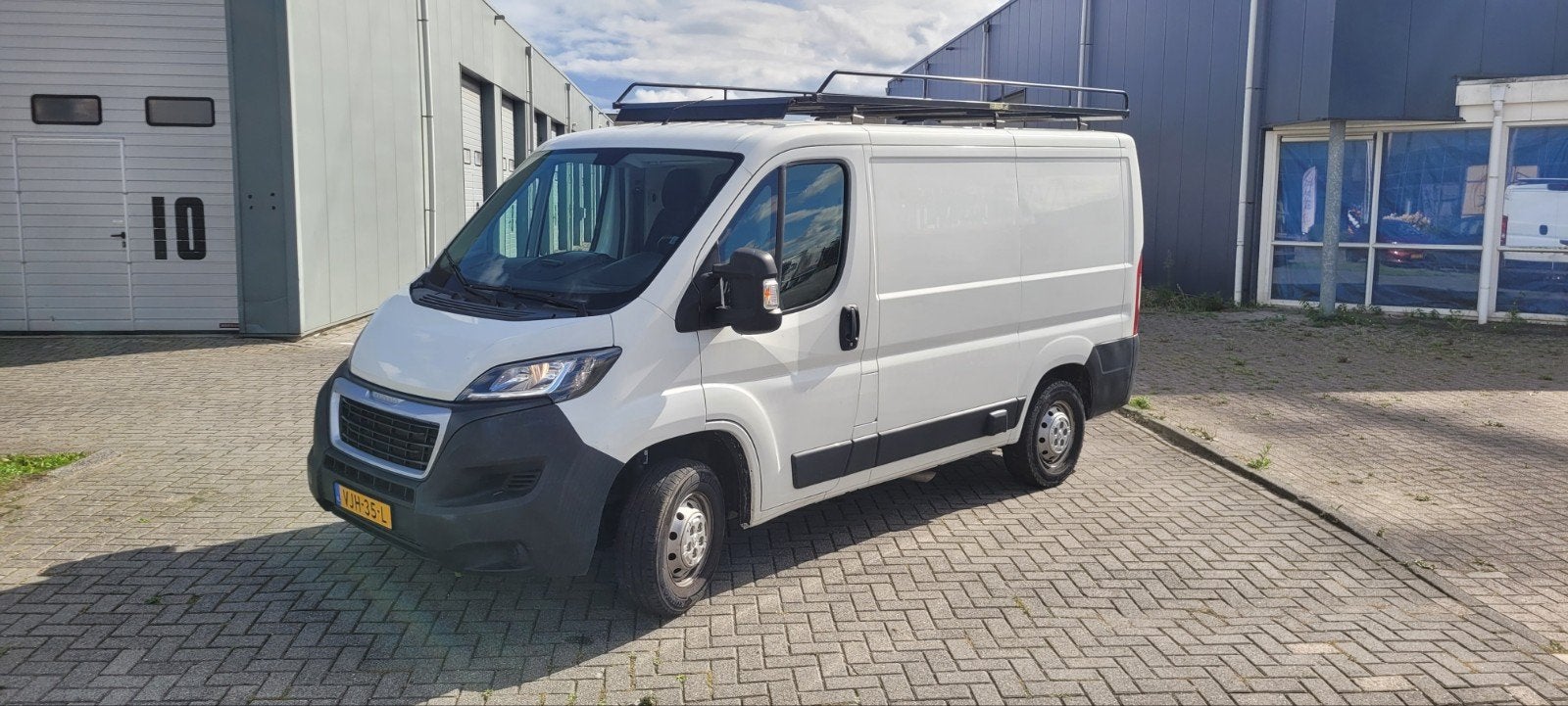 Peugeot Boxer GB 330 L1h1 Bluehdi 120PK S&S 2021 Wit, Auto's, Achterwielaandrijving, 4 cilinders, Wit, Origineel Nederlands