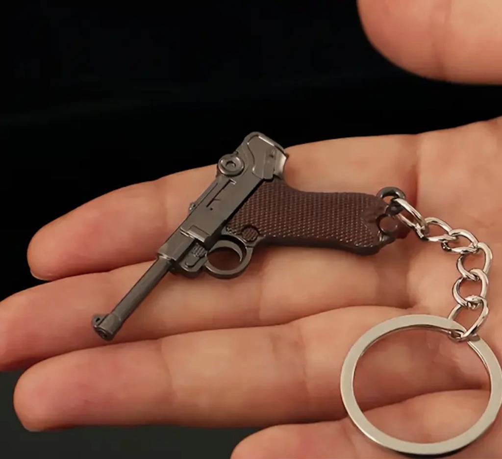 Prachtige Metalen Luger Sleutelhanger (Nieuw), Ophalen of Verzenden, Nieuw, Overige typen