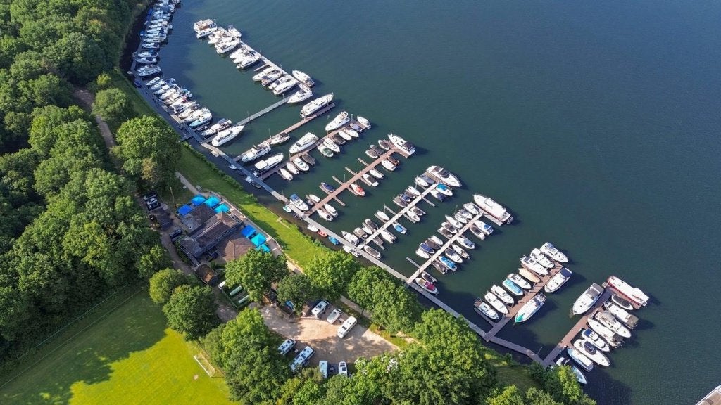Ligplaats Jachthaven De Driesen Mookerplas Noord Limburg, Watersport en Boten, Ligplaatsen, Herfst, Buiten