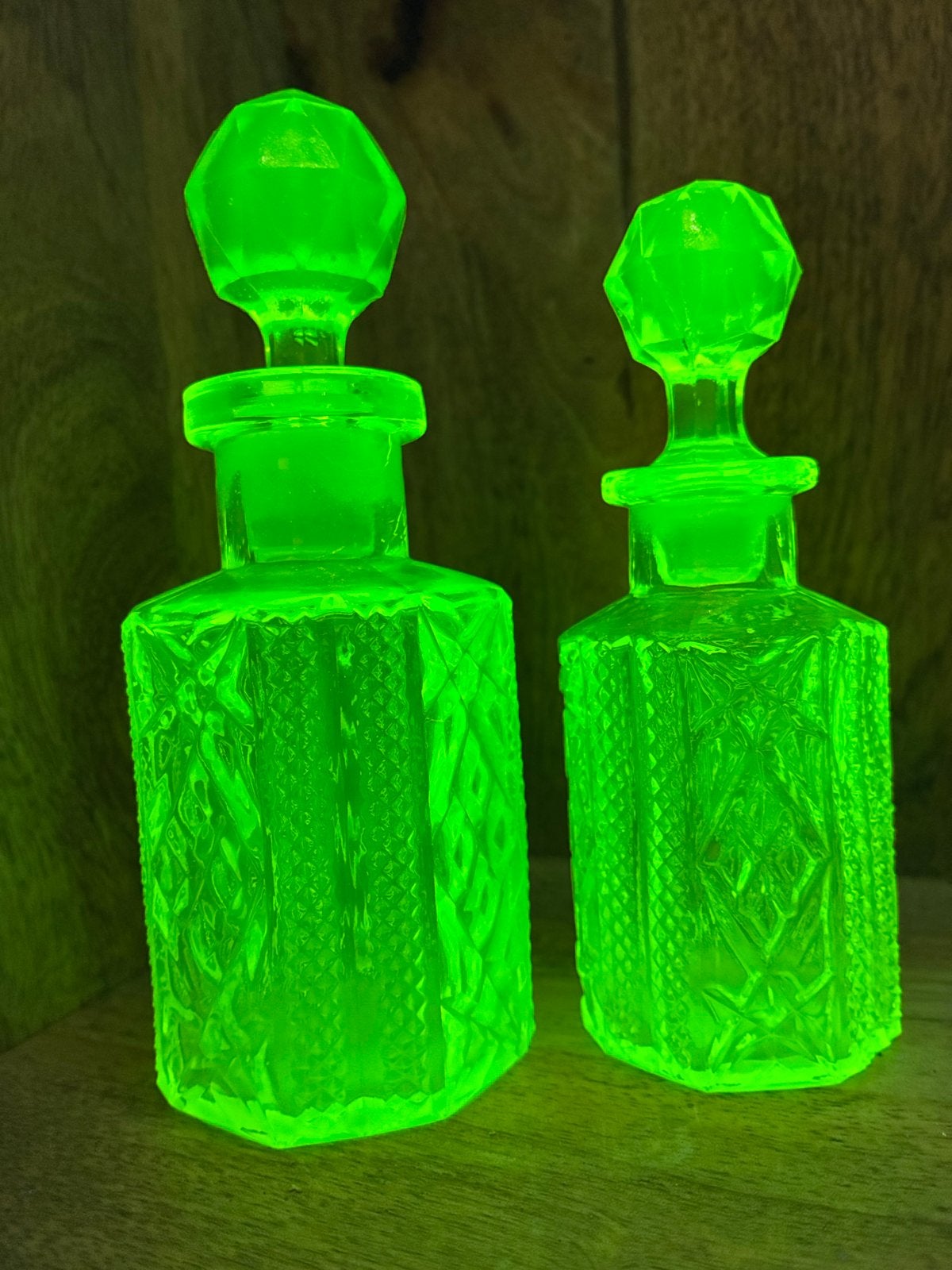 Uranium glas parfum potjes, Antiek en Kunst, Antiek | Glas en Kristal, Ophalen of Verzenden