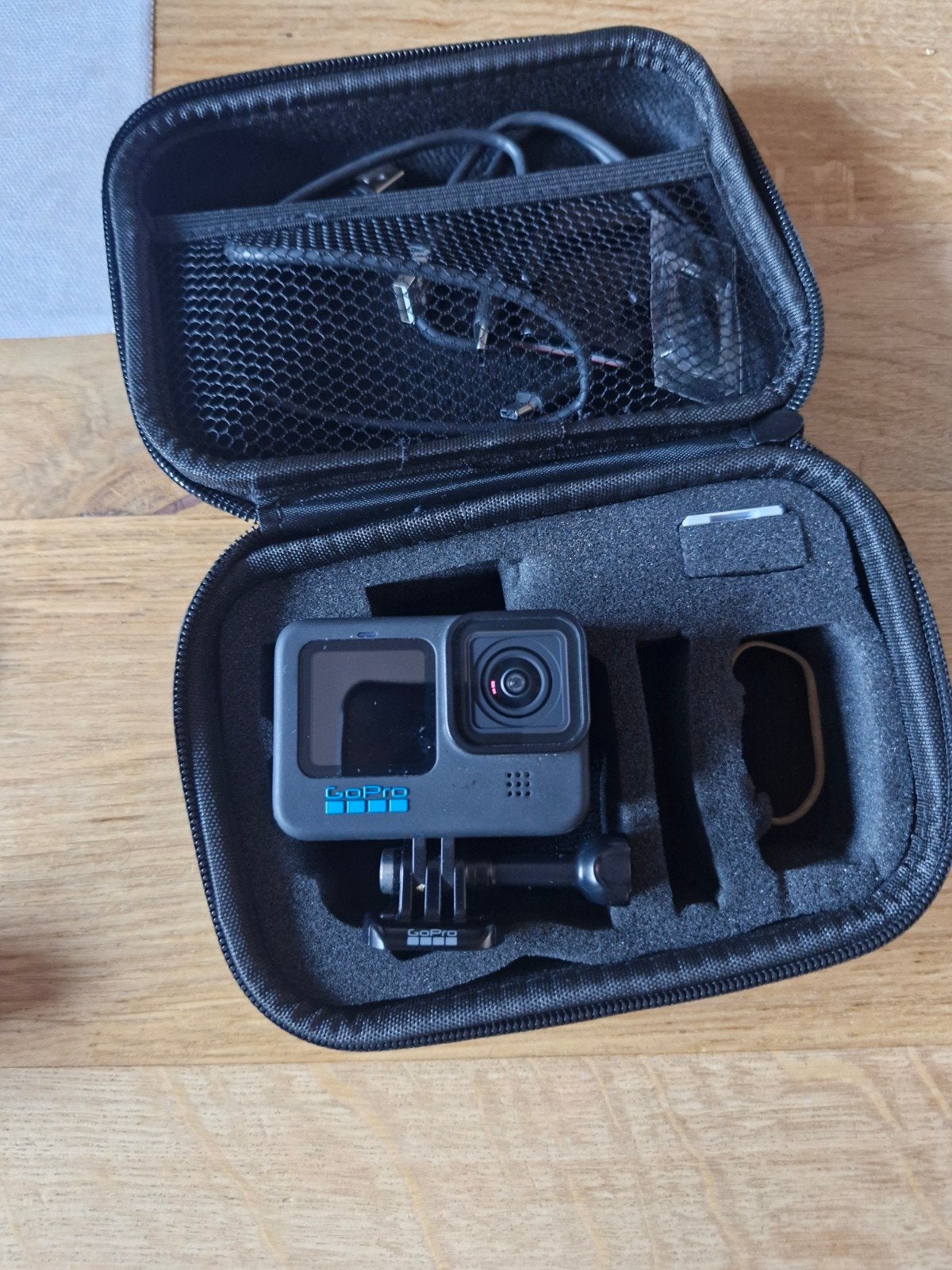 GoPro Hero 10 Black met accessoires en bevestiging, Ophalen of Verzenden, Zo goed als nieuw, GoPro