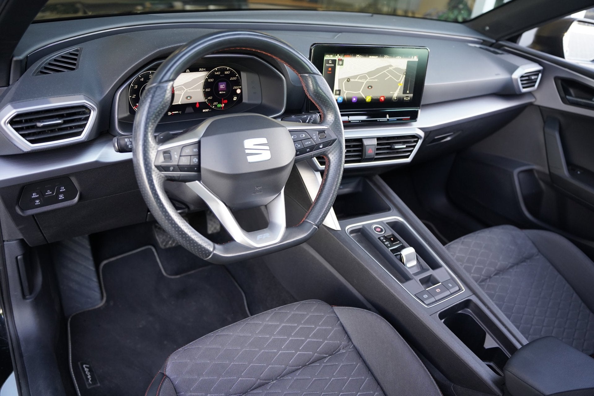 Seat Leon 1.5 eTSI FR 150PK DSG Pano Beats Led Cam Navi Virt, Auto's, Dealer onderhouden, 4 cilinders, 150 pk, Leder en Stof