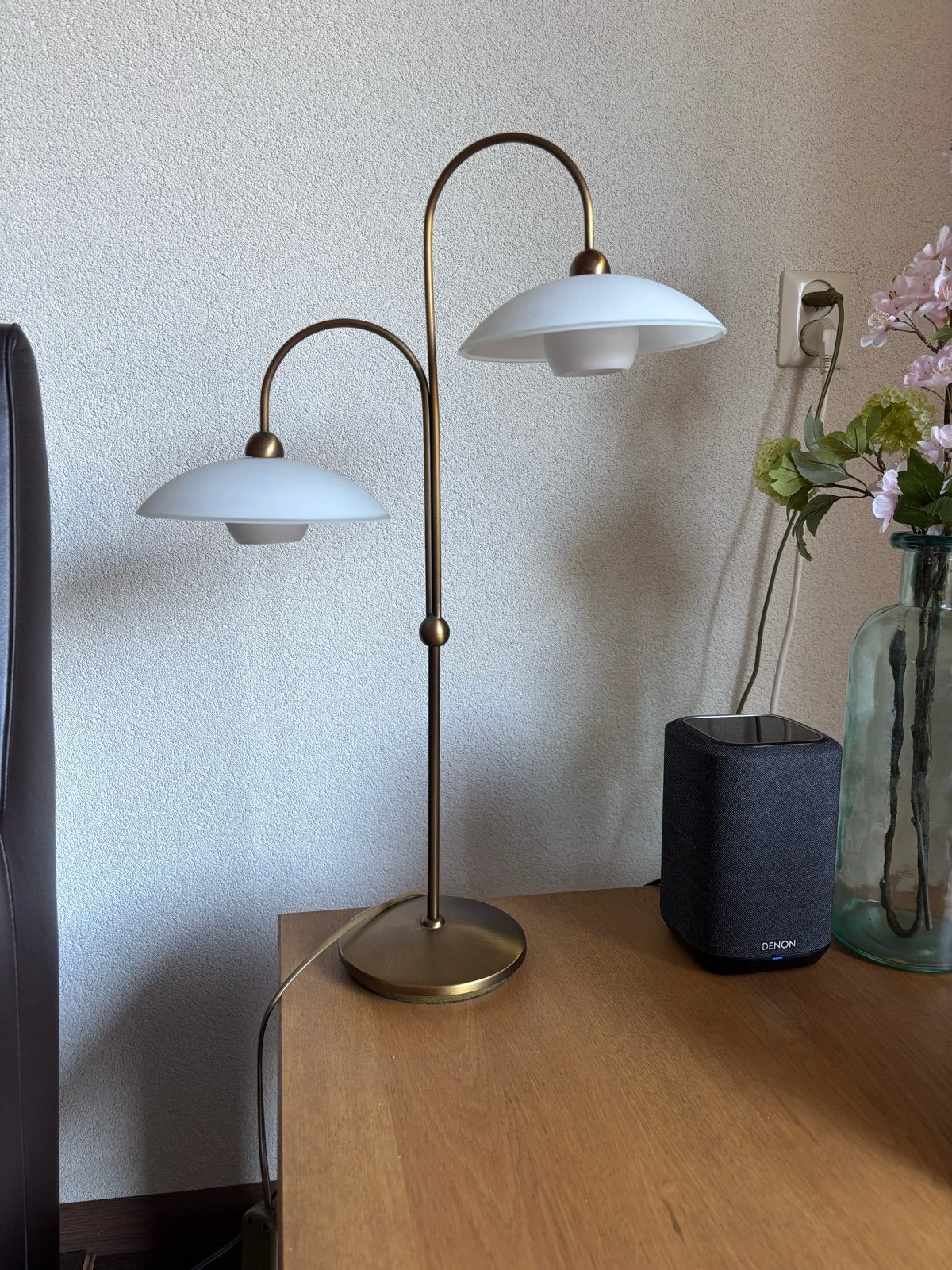 Vintage tafellamp met twee melkglazen kappen, Ophalen, Gebruikt, Vintage, Wit