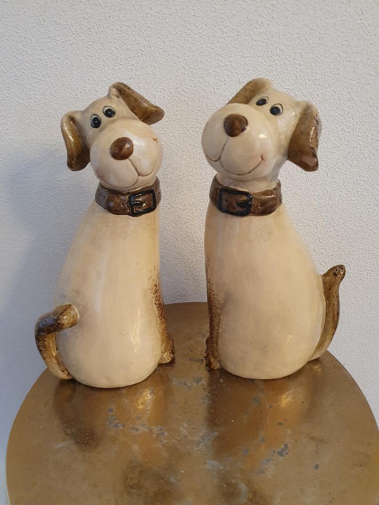 2 prachtige keramische hondjes, Verzamelen, Beelden en Beeldjes, Ophalen of Verzenden, Zo goed als nieuw, Dier
