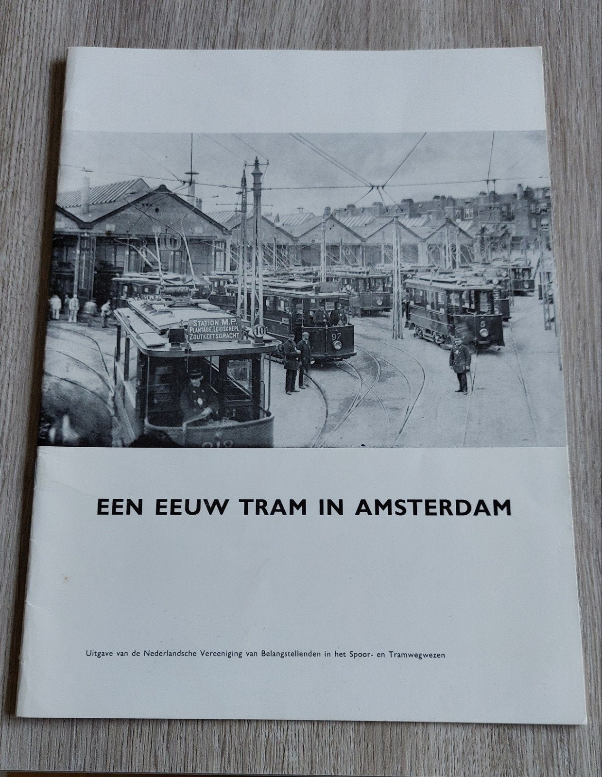 Een eeuw tram in Amsterdam, Boeken, Ophalen of Verzenden, Zo goed als nieuw, H.J.A Duparc, Tram
