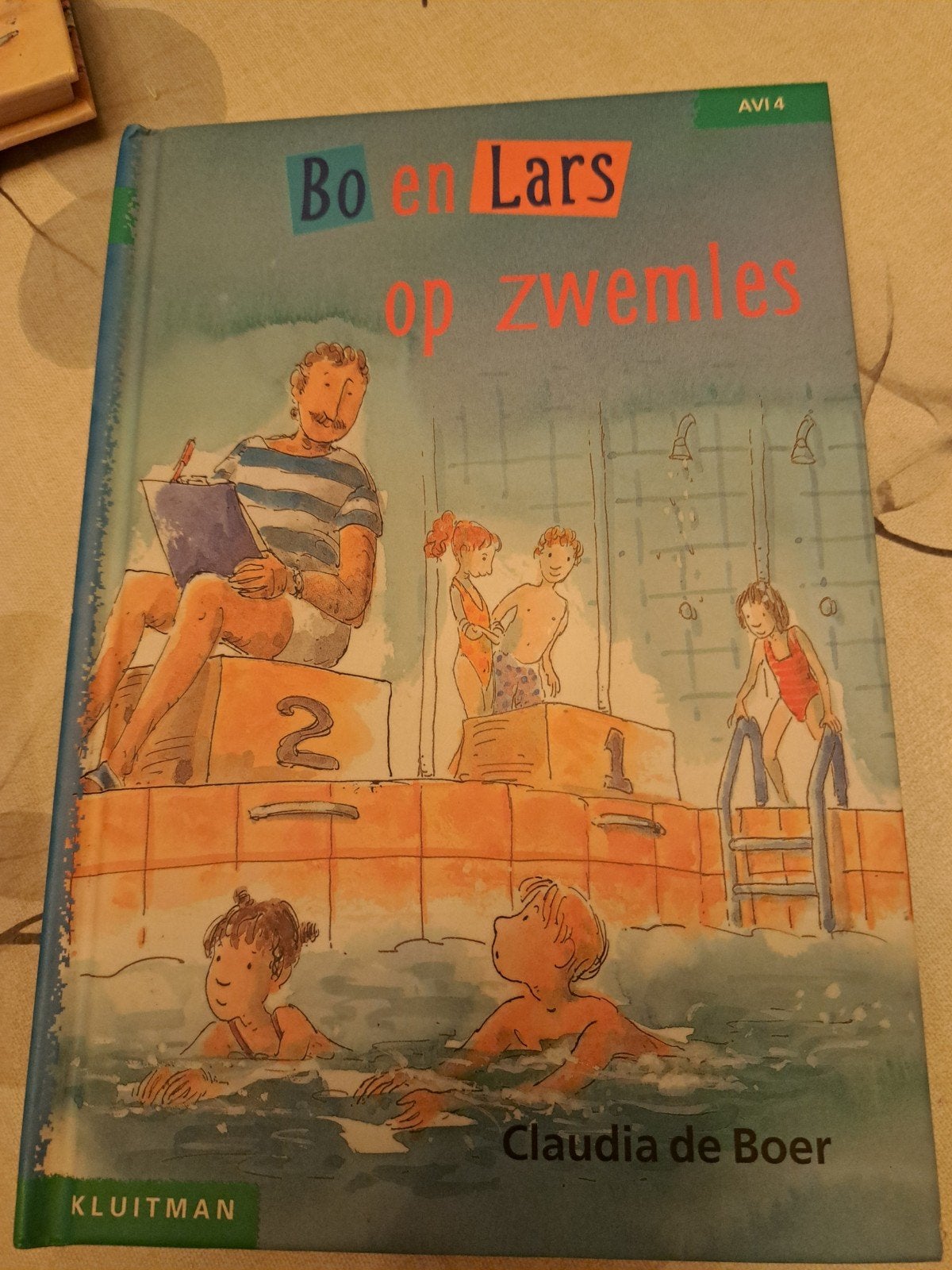 Bo en Lars op zwemles - AVI 4 kinderboek, Ophalen of Verzenden, Gelezen, Claudia de Boer, Fictie algemeen