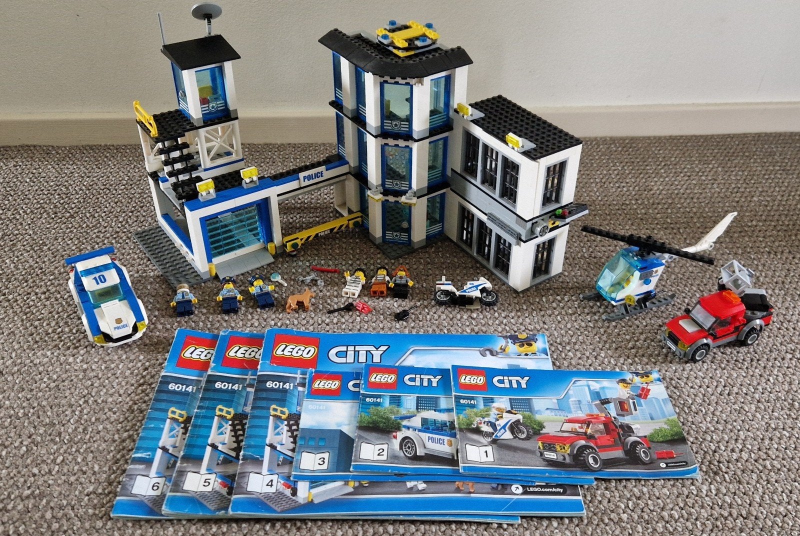 Lego City Politiebureau 60141 inclusief voertuigen, Ophalen, Zo goed als nieuw