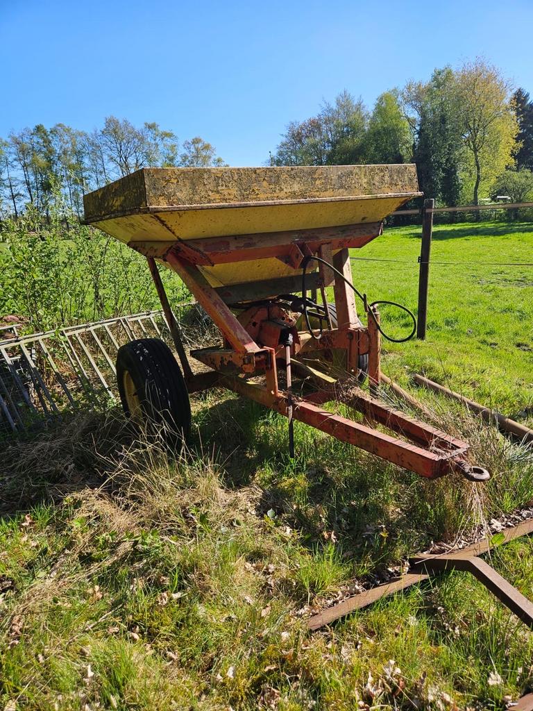 Gebruikte kunstmeststrooier op wielen, Ophalen, Akkerbouw, Gewasbescherming en Bemesting
