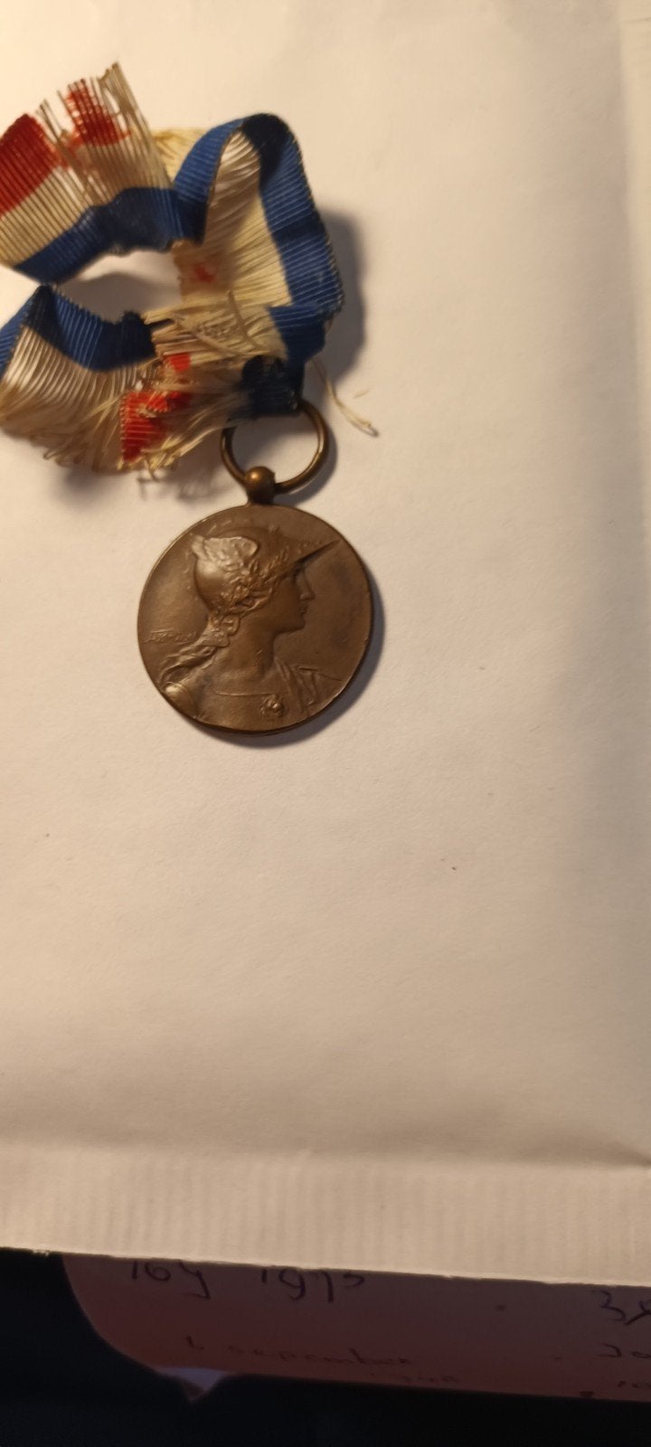 Oude bronzen medaille met lint, Ophalen of Verzenden