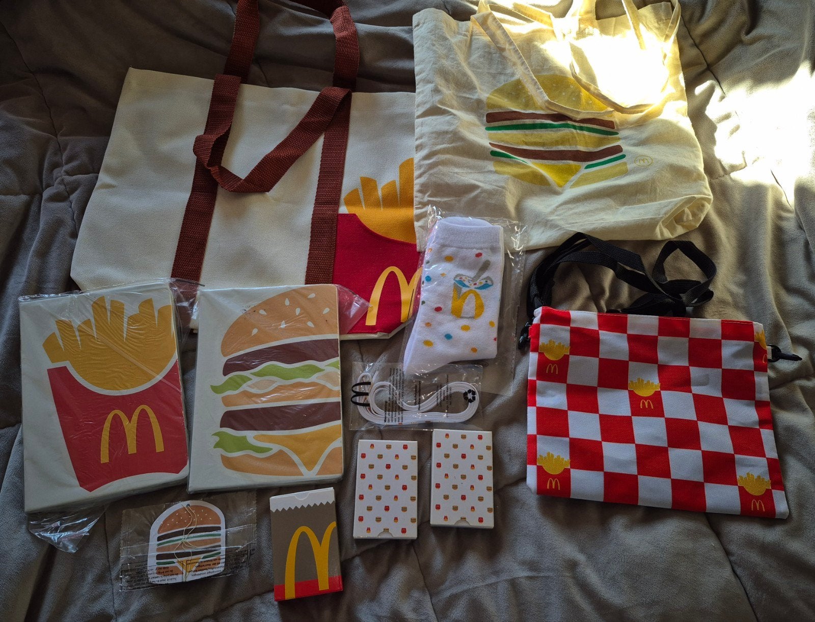 McDonald's Merchandise Pakket o.a. sokken en tassen, Ophalen of Verzenden, Nieuw, Gebruiksvoorwerp
