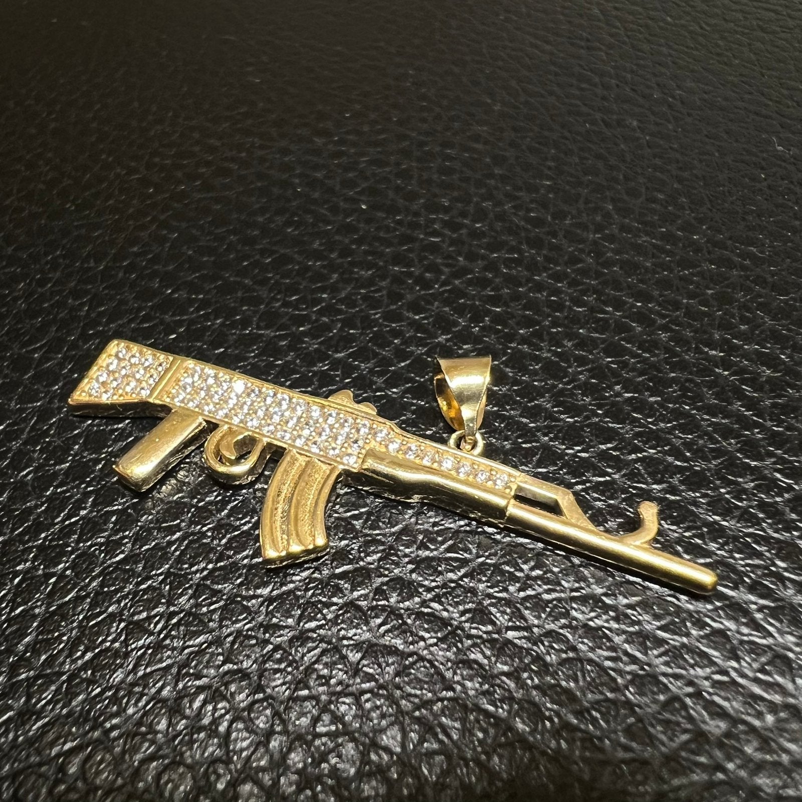 14 karaats gouden hanger geweer kettinghanger gun, Ophalen of Verzenden, Nieuw, Goud, Kruis of Symbool