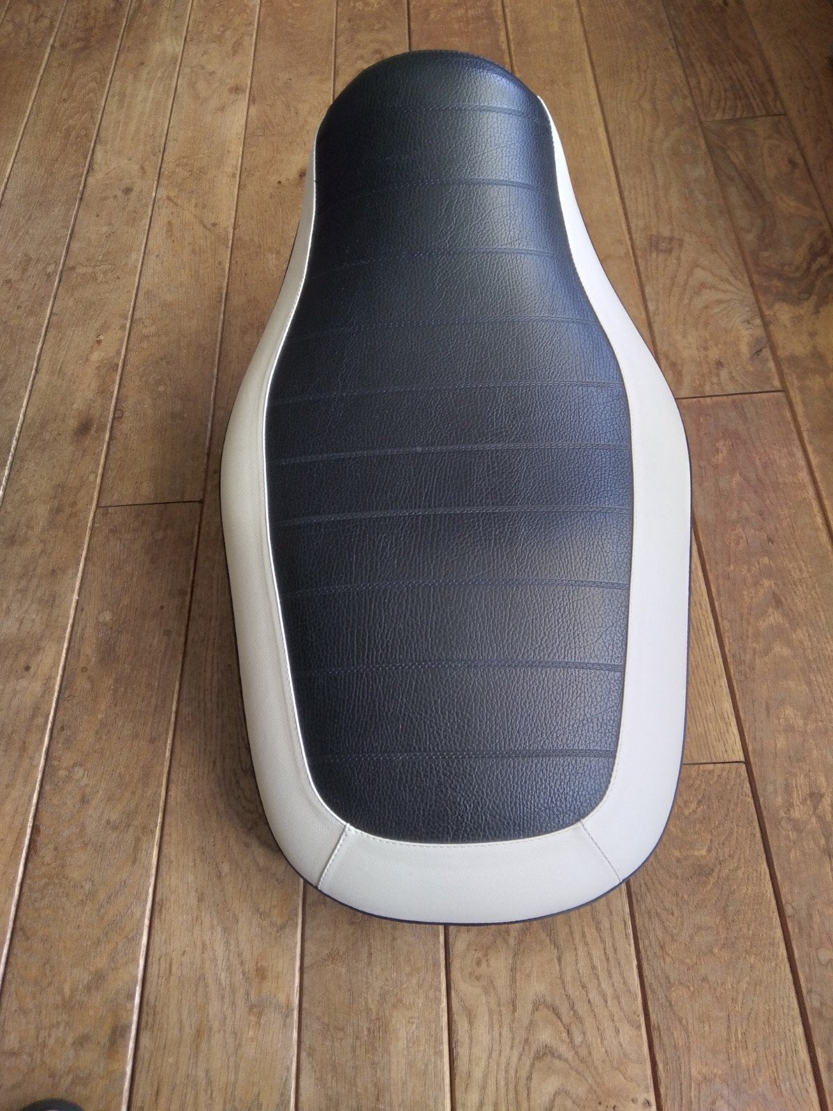 Moto Guzzi Zadel - Zwart/Wit, Gebruikt, Ophalen of Verzenden, Gebruikt