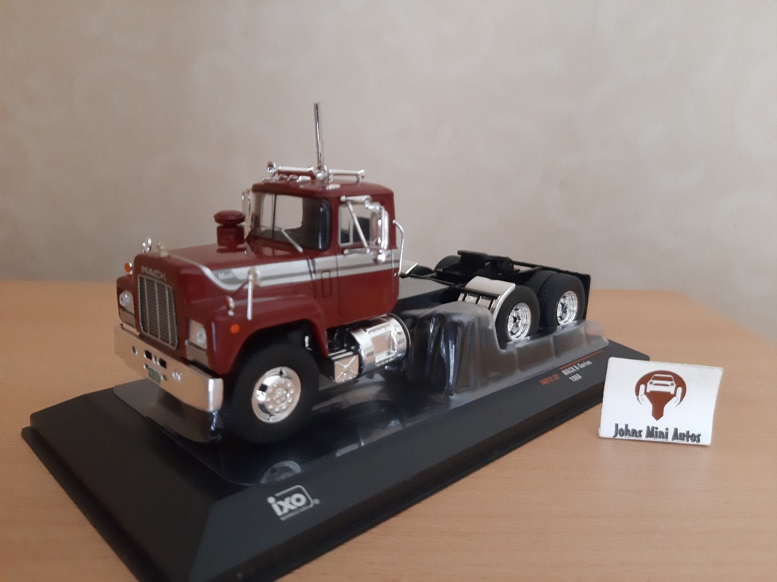 Mack R-Series 1966 Rood van IXO Trucks 1:43, Hobby en Vrije tijd, Modelauto's | 1:43, Overige merken, Nieuw, IXO Trucks, Ophalen of Verzenden
