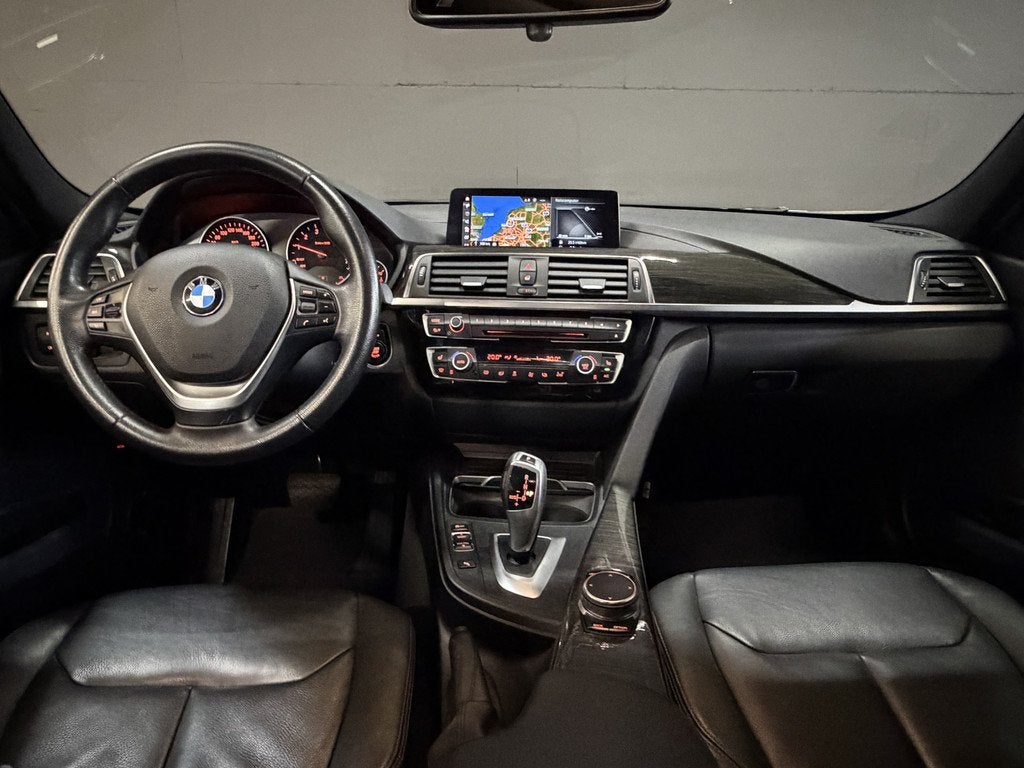 BMW 3 Serie Touring 318i High Executive Automaat | Leder | S, Automaat, Gebruikt, 1465 kg, 19 km/l