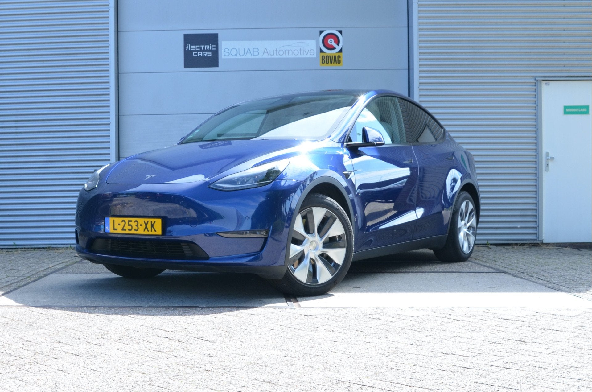 Tesla Model Y Long Range AWD 75 kWh Trekhaak (max 1.600kg) A, Auto's, Tesla, Automaat, 12 maanden, Adaptive Cruise Control, Blauw