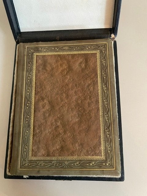 Antiek leren missaal bijbel. Missel des Saint Evangiles 1905, Ophalen