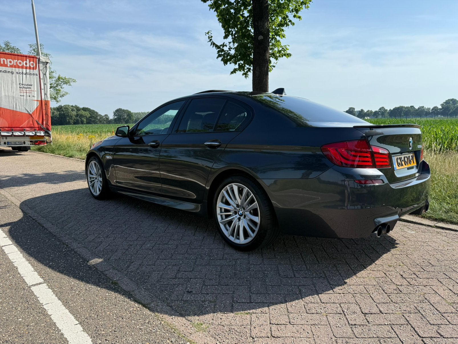 BMW 5-Serie 550i M5-look/geluid Carplay, Auto's, Automaat, 4799 cc, Particulier, Sedan