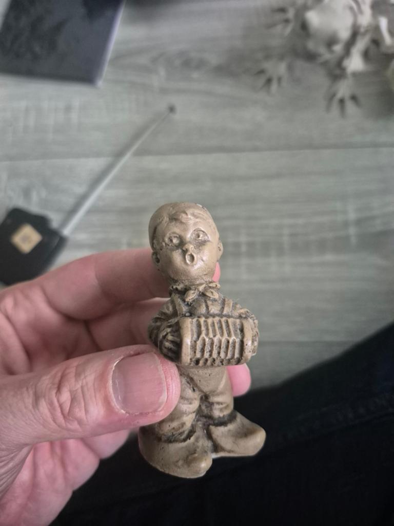 Vintage beeldje jongen met accordeon, Ophalen of Verzenden