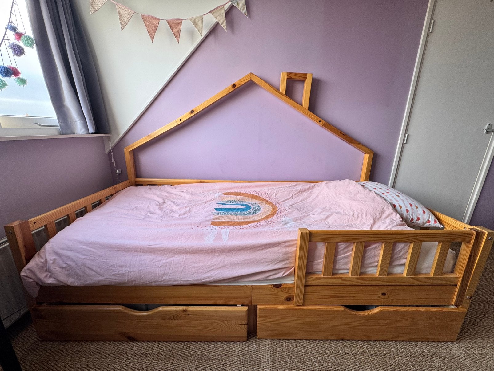 Kinderbed Noemi, huisje met hekje en 2 lades, Ophalen, Zo goed als nieuw, 180 cm of meer, 85 tot 100 cm