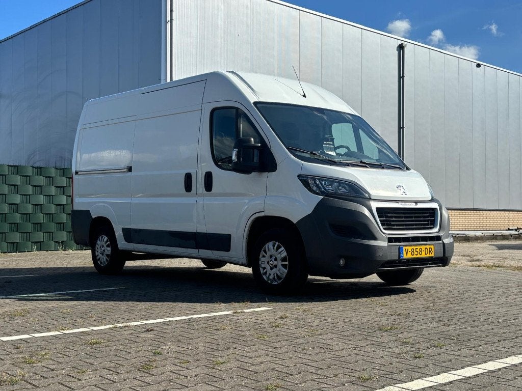 Foto 3 van Peugeot Boxer GB 330 L2h2 130PK 2017 luchtgeveerde stoel