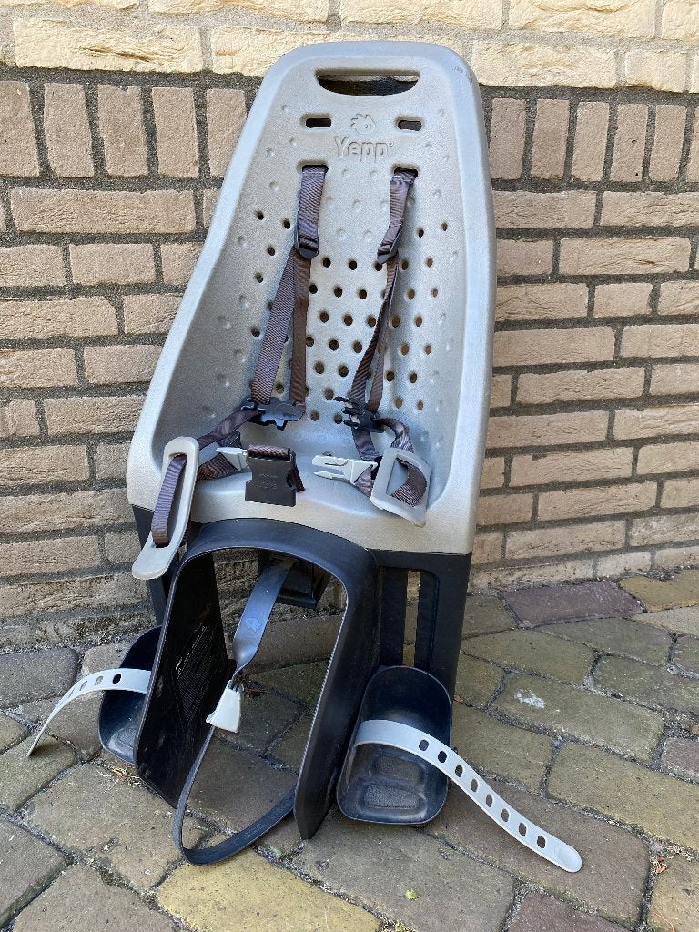 Yepp Maxi fietsstoel achter grijs, Fietsen en Brommers, Fietsaccessoires | Fietsstoeltjes, 15 t/m 25 kg, Achterzitje, Voetsteuntjes