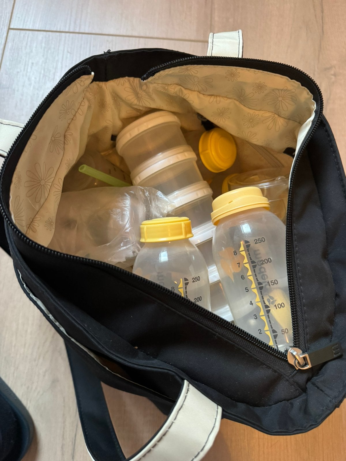 Gratis Medela tas + flessen + toebehoren, Ophalen of Verzenden, Gebruikt, Overige typen, Medela