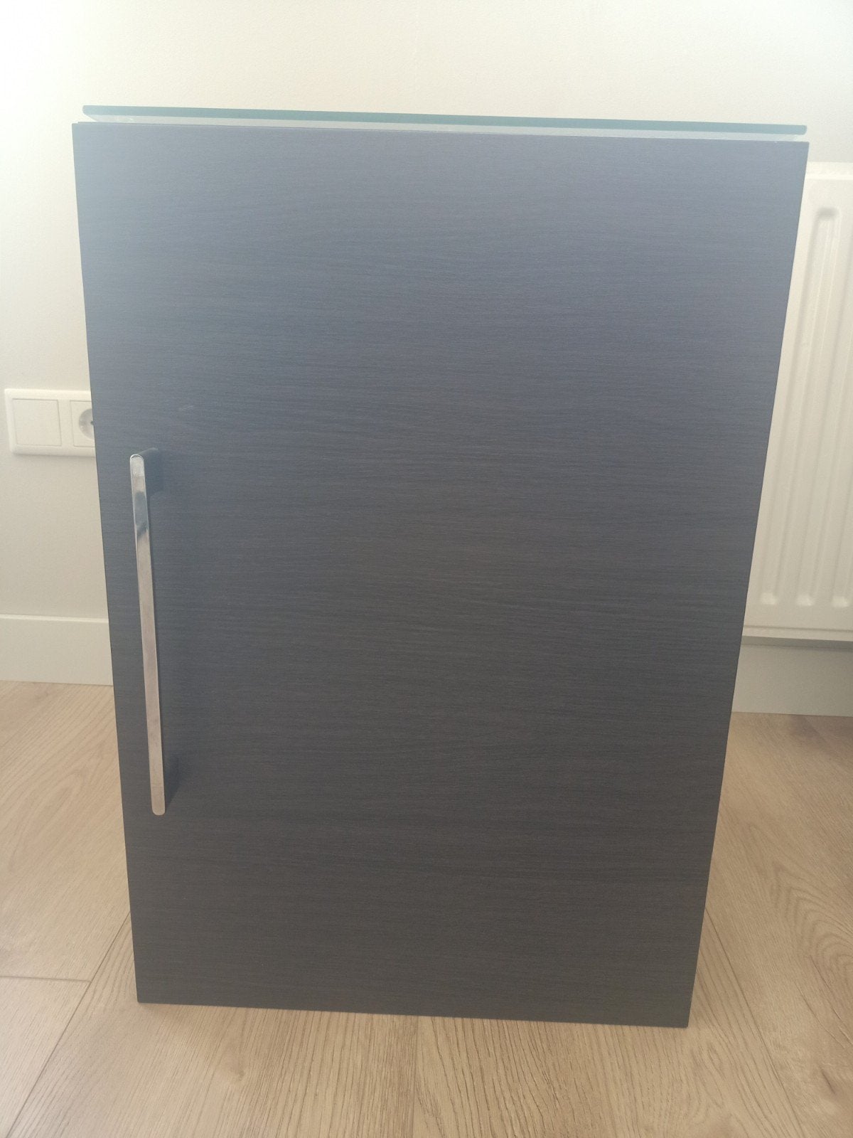 Ikea Badkamer Kastje - Donkerbruin met Glazen Bovenblad, Ophalen, (Half)hoge kast, Minder dan 50 cm, Zo goed als nieuw