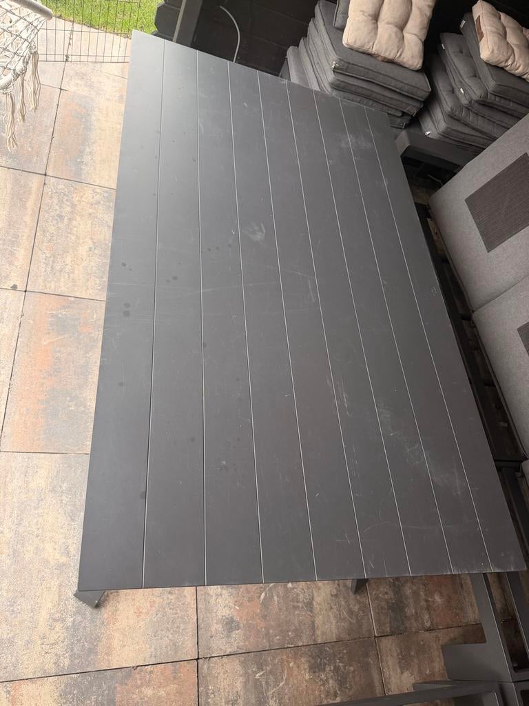 Stevige tuintafel met gebruikssporen, Ophalen of Verzenden, Gebruikt, Rechthoekig, Metaal