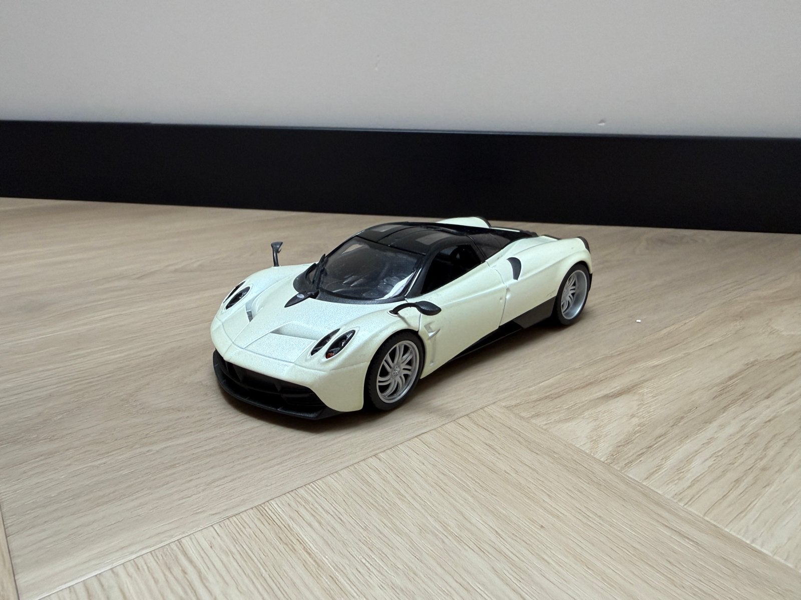 Welly Pagani Huayra wit modelauto 1:24, Ophalen of Verzenden, Zo goed als nieuw, Welly