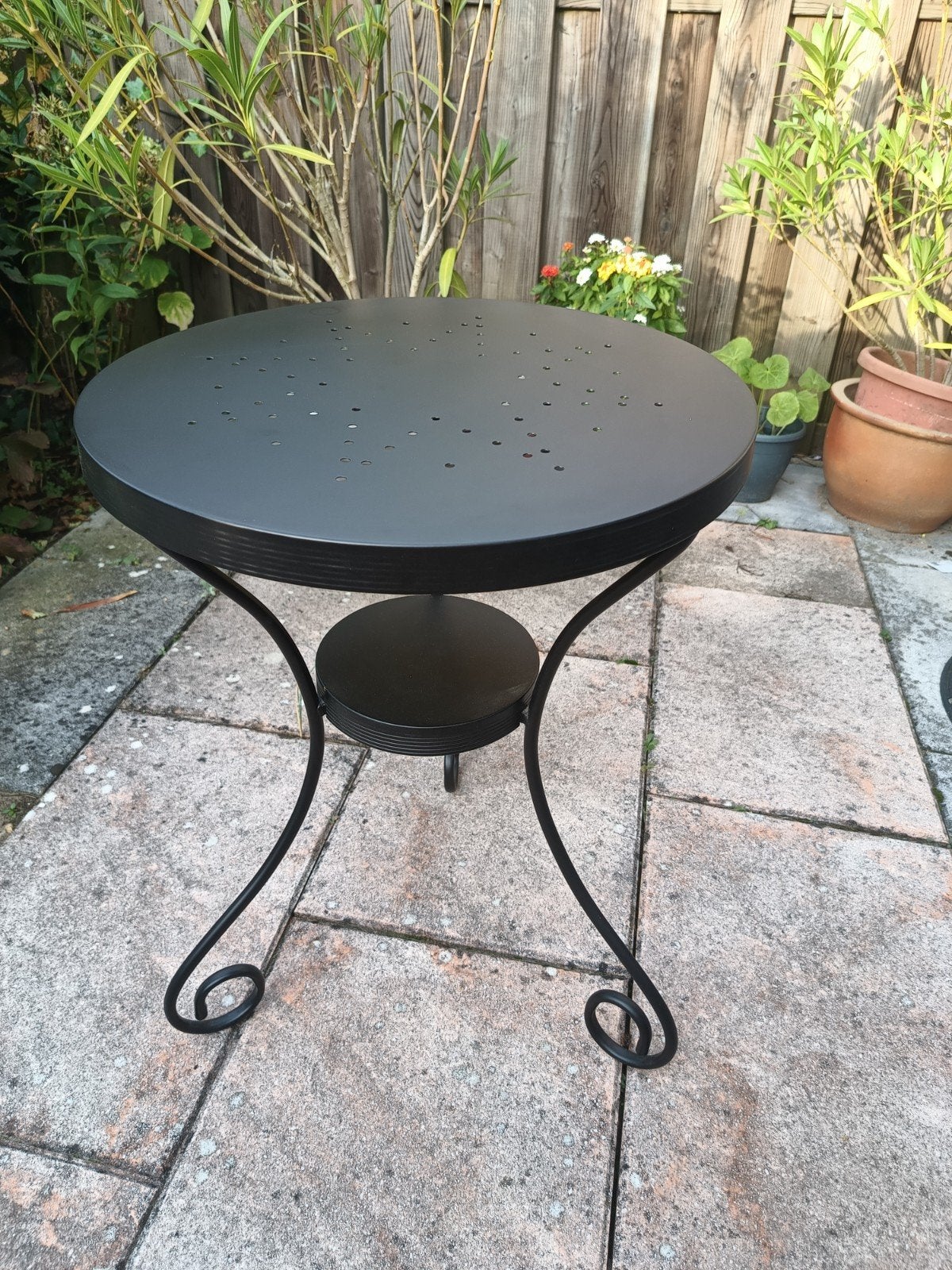 te koop zwart metaal tafeltje Ikea Noresund binnen/balkon, Huis en Inrichting, Minder dan 55 cm, Metaal of Aluminium, Rond, Ophalen