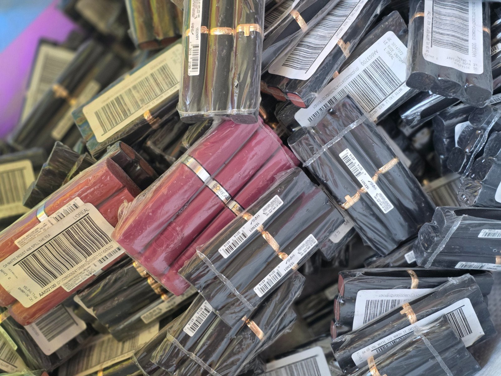 L'Oréal lipsticks te koop als partij of per 3 stuks., Ophalen of Verzenden, Nieuw, Overige kleuren, Handen en Nagels