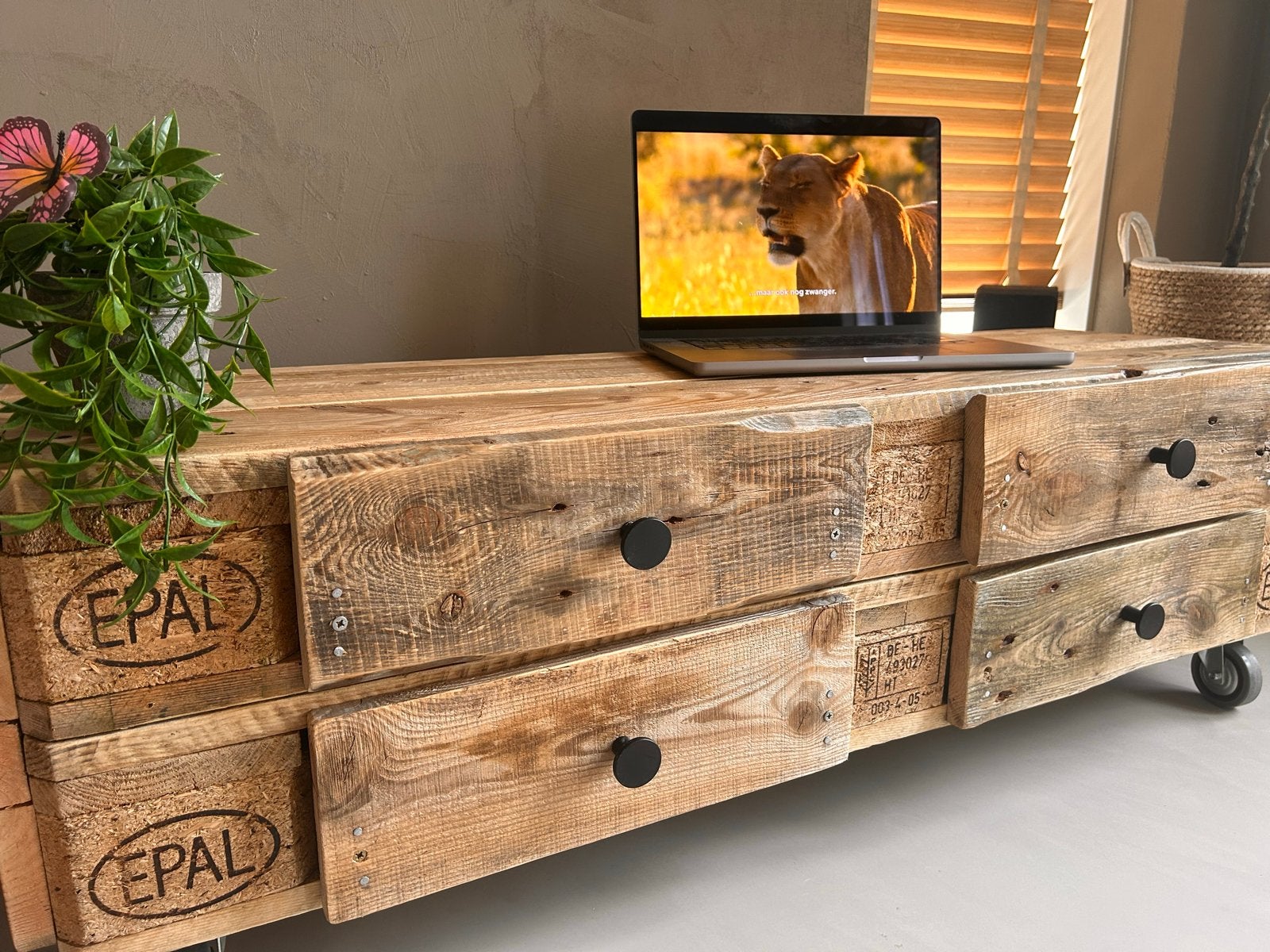 TV-meubel / dressoir van EPAL pallets - 125x45x40 cm, Gebruikt, 100 tot 150 cm, Ophalen of Verzenden, Minder dan 100 cm