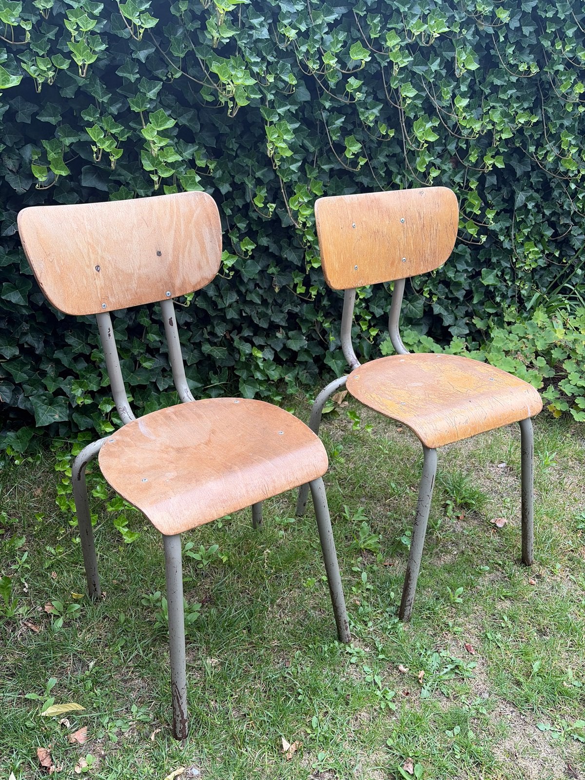 Twee leuke oude schoolstoelen, Ophalen
