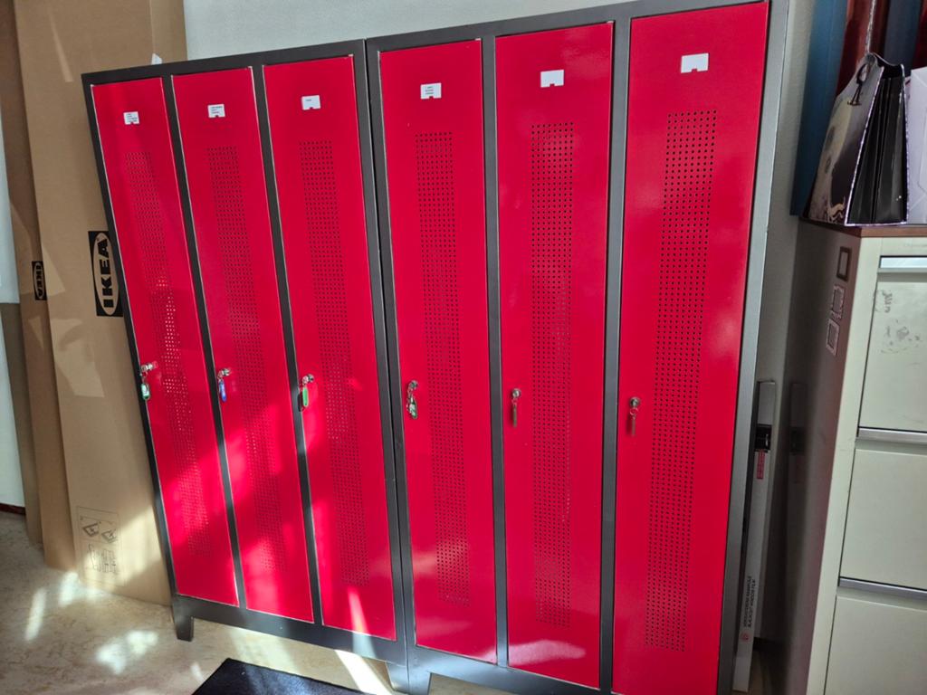 2 ijzeren lockers, 90x50x180 cm, hang- en leggedeelte, Ophalen of Verzenden, Zo goed als nieuw