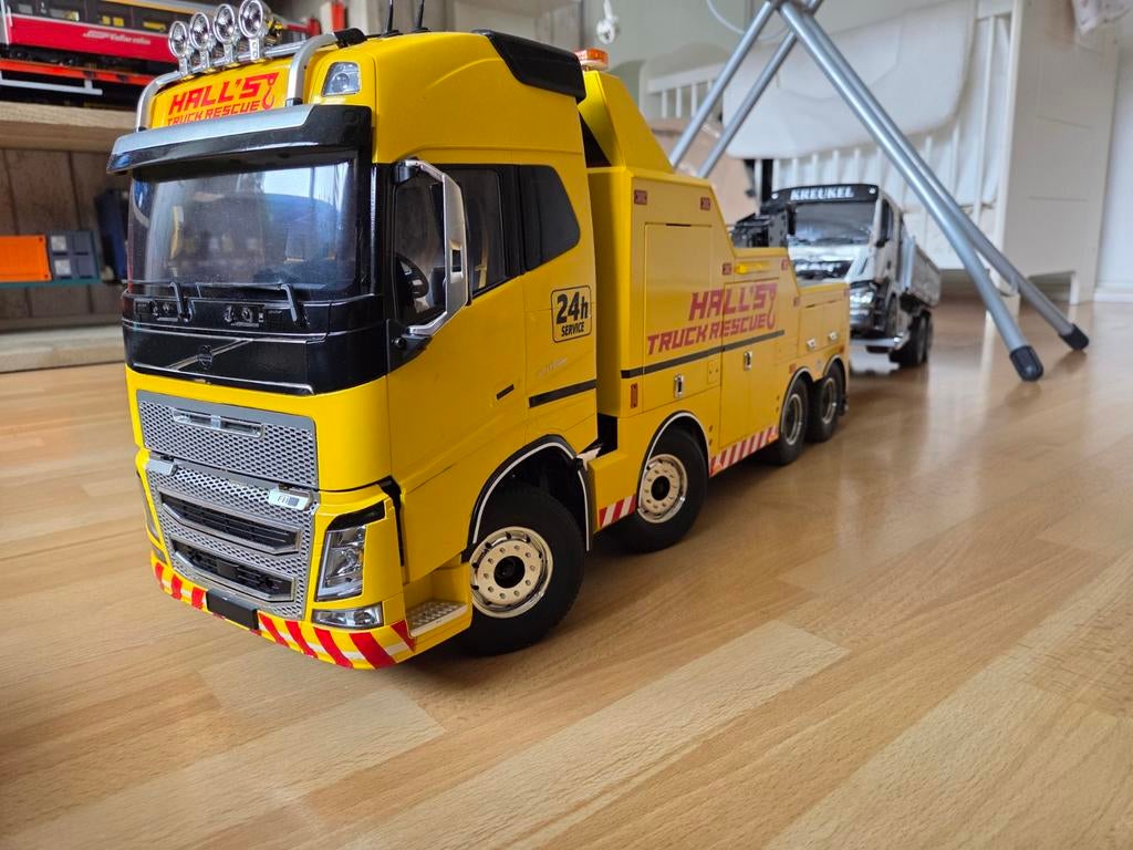 VOLVO brengen truck tamiya met accu zender compleet, Hobby en Vrije tijd, Modelauto's | 1:50, Ophalen of Verzenden, Bus of Vrachtwagen