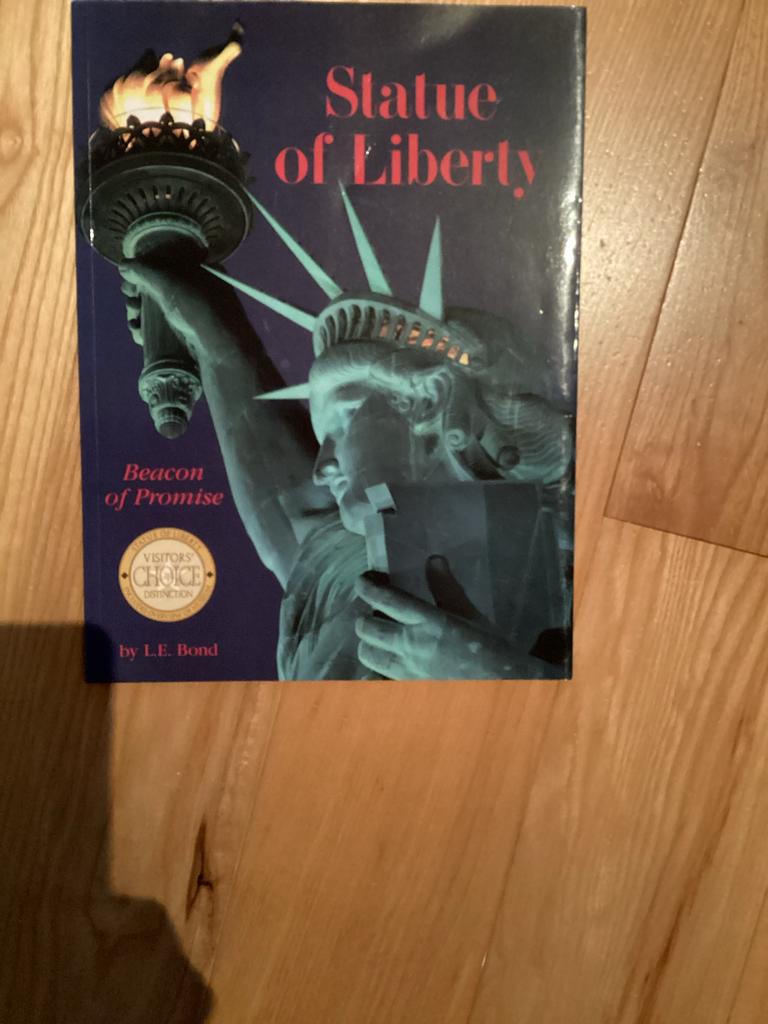 Statue of Liberty: Beacon of Promise door L.E. Bond, Overige merken, Nieuw, Ophalen of Verzenden, Reisgids of -boek
