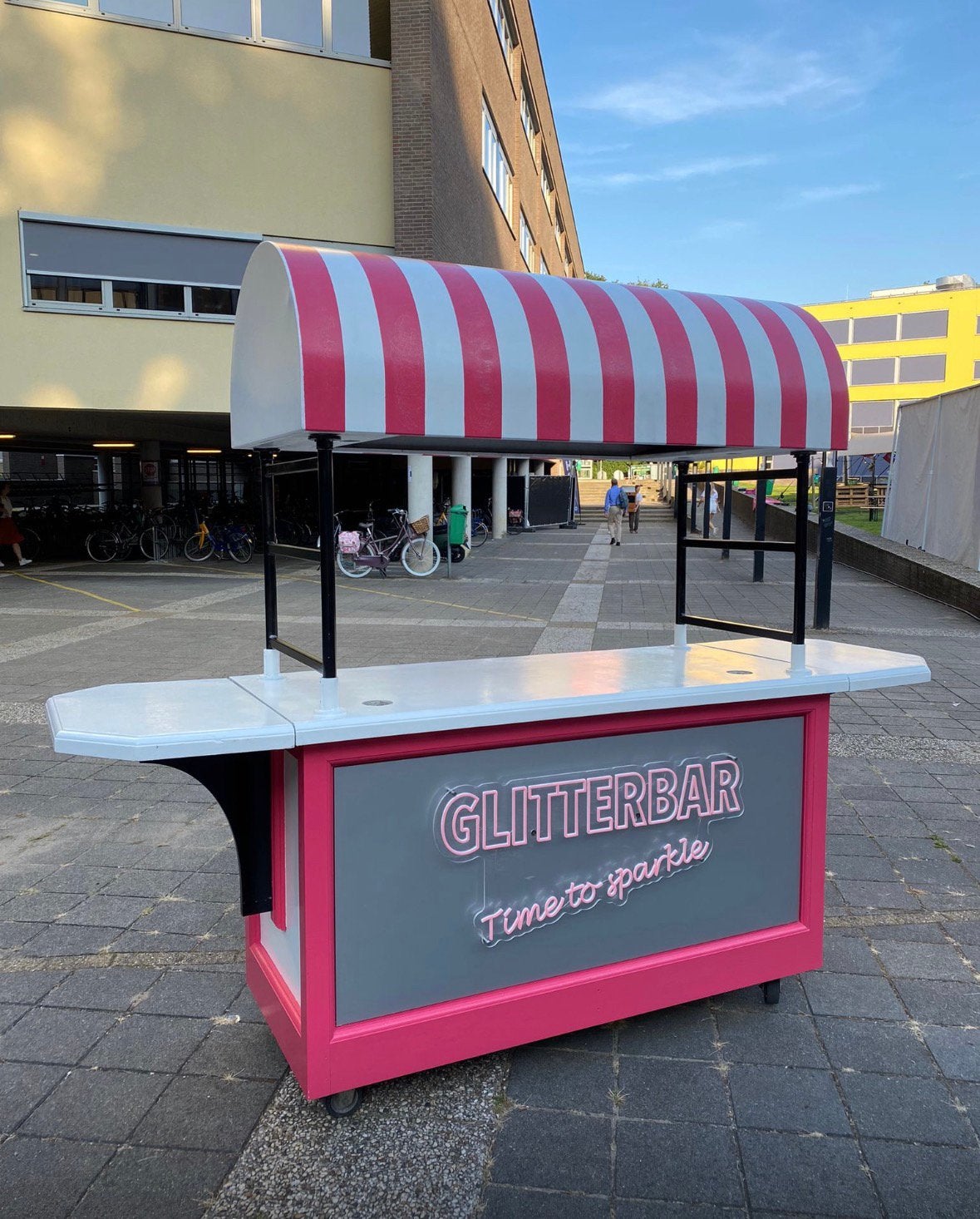 Hotdog kraam / foodtruck met dakje, Ophalen, Gebruikt